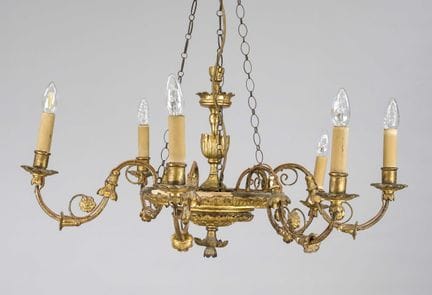Lustre, XVIIIe siècle, bois doré. Console ronde à 