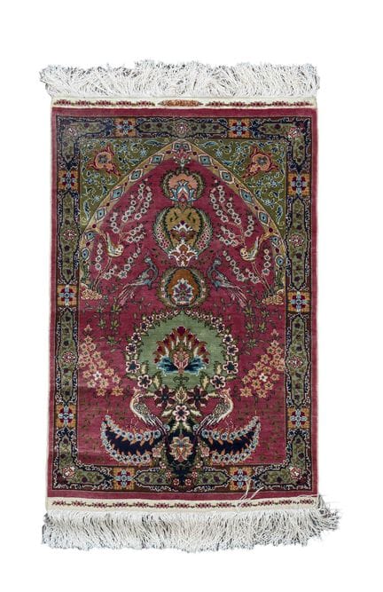 Tapis, soie, XXe siècle, signé, légères traces d'u
