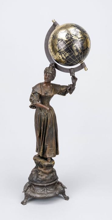 Figurine tenant un globe terrestre, XXe siècle, ét