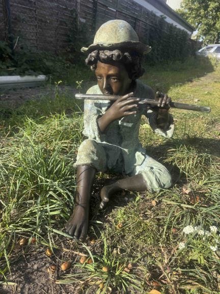 Statue de jardin représentant un flûtiste, XXIe si