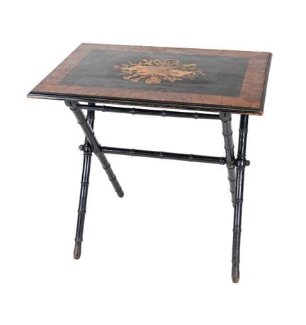 Table pliante, XIXe siècle, bois noirci, incrustat