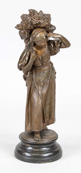 Sculpteur français vers 1900, « La porteuse de ger