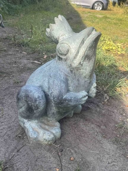 Statue de jardin représentant une grenouille, XXIe