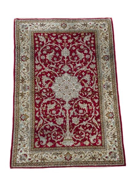 Tapis, soie, XXe siècle, légères traces d'usure, f