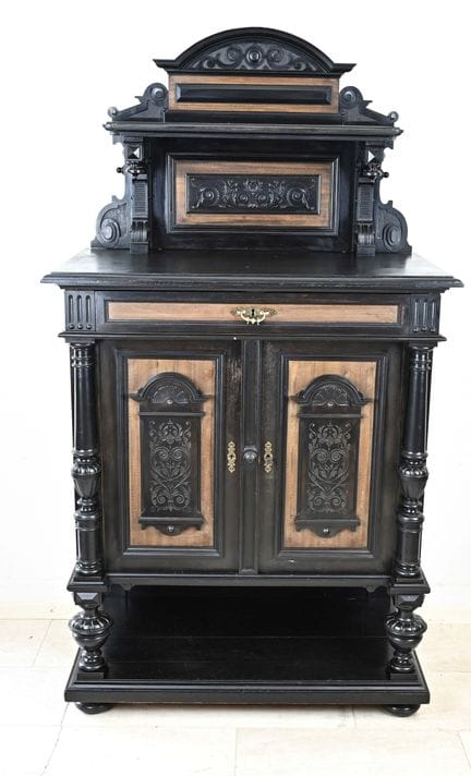 Armoire haute de style Gründerzeit avec surmont, v