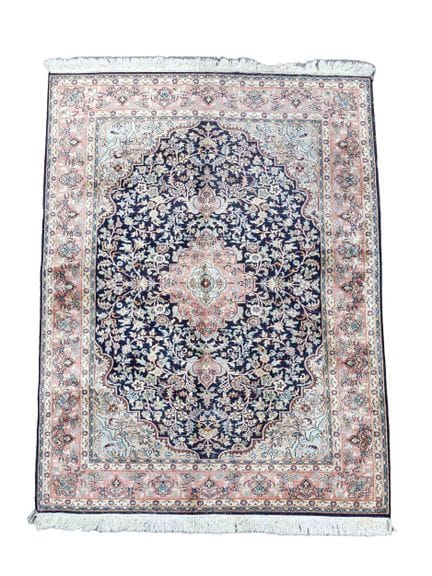Tapis, soie, XXe siècle, bords et certaines partie