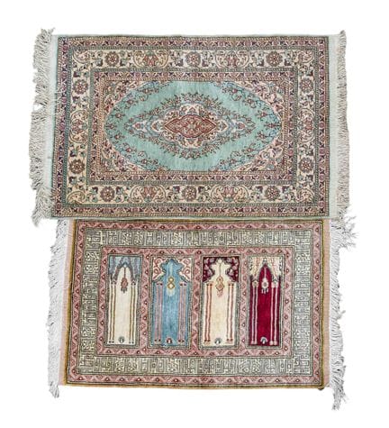 2 petits tapis, soie, XXe siècle, traces d'usure m
