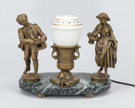 Lampe figurative, XXe siècle, métal coulé bronzé. 