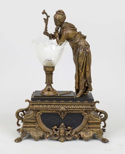 Lampe figurative, XXe siècle, métal moulé bronzé, 
