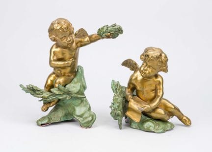 Paire de putti : l'un lisant un livre, l'autre bra