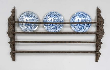 Étagère à assiettes avec 3 assiettes, XIXe/XXe siè