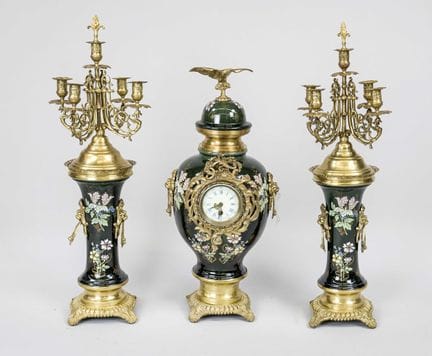 Historicismo - Conjunto de jarrón y reloj de péndu