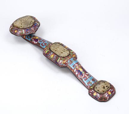Cetro Ruyi, China, siglo XX, cloisonné y jade/jade
