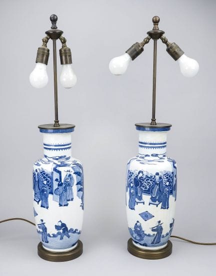 Coppia di lampade a vaso blu e bianche in stile Ka