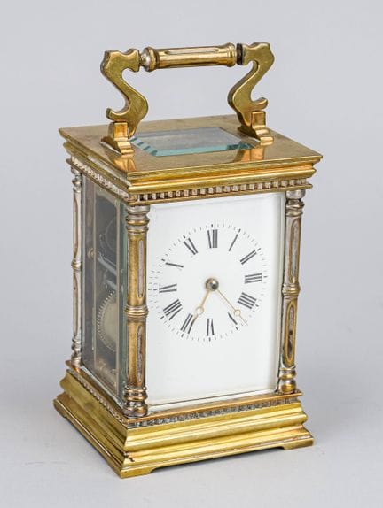 Reloj de viaje, hacia 1880, con manivela superior,