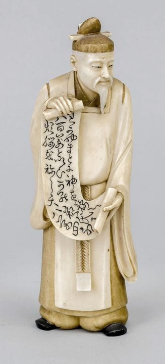 Intaglio figurativo in avorio (okimono) raffiguran