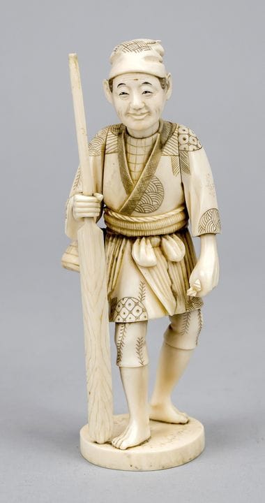 Scultura figurativa in avorio (Okimono), Giappone,