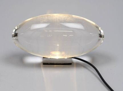 Tischlampe, 21. Jh., ovales Ei aus klarem Kristall