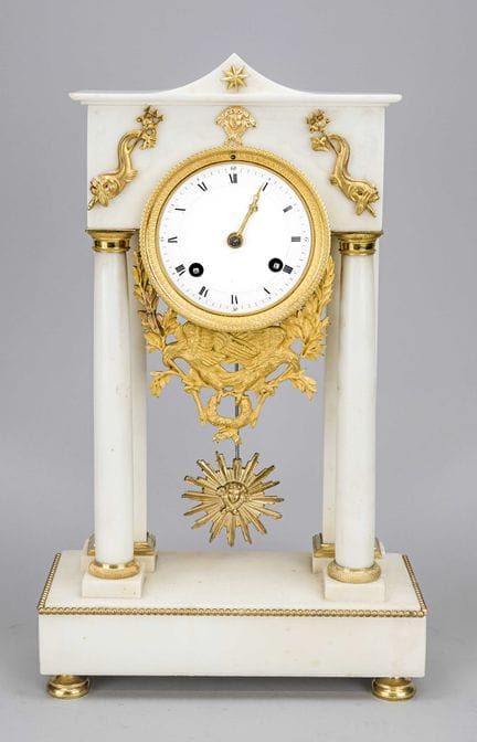 Historicismo - Reloj de péndulo con columnas, haci