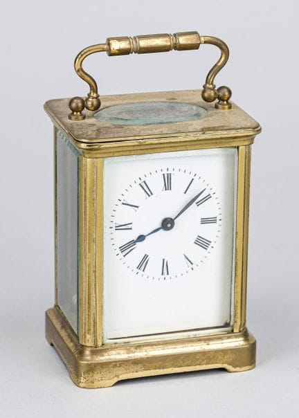 Reloj de viaje francés, hacia 1900, latón dorado, 