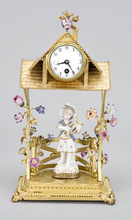 Reloj de mesa de alrededor de 1890, de latón dorad