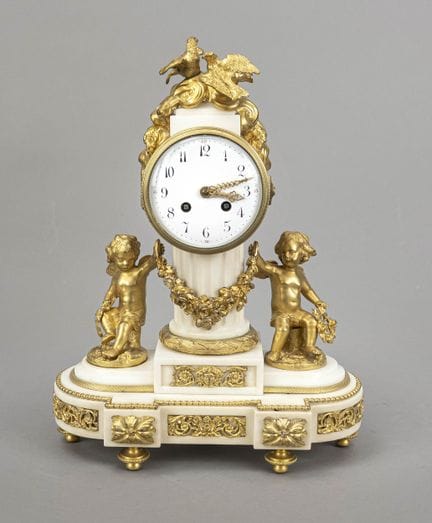 Reloj de péndulo con figuras de bronce, Francia, h