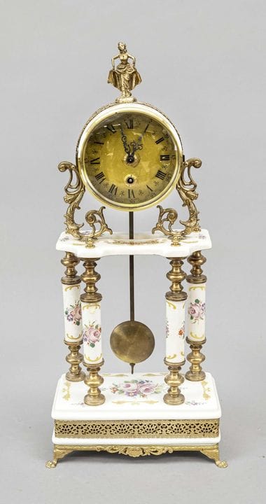 Reloj de porcelana, segunda mitad del siglo XX, si