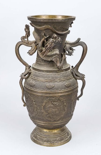 Jarrón con dragones, Japón, principios del siglo X