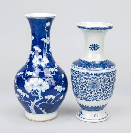 2 jarrones, China, siglo XIX, ambos con decoración