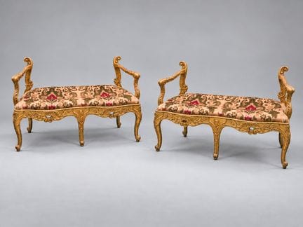 Coppia di eleganti panchette Roma, Luigi XV, metà 