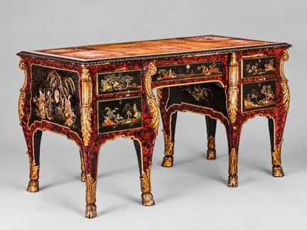 重要书桌  英格兰，18世纪后半叶   高78 × 137 × 70 厘米
采用仿龟甲纹漆木制成，饰