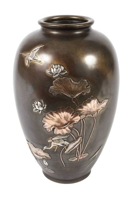 Bronze vase, Japan
Meiji period, signed and marked