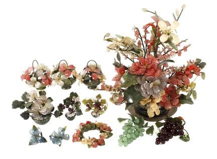 Ensemble de sculptures florales sur pierre
XXe siè