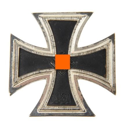 一级铁十字勋章
1939年，三件套，磁吸式，别针上标有制造商编号100（Wächtler &amp;