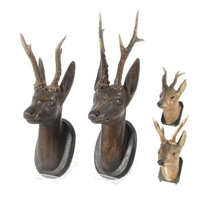 Quatre trophées de chasse sculptés
Début du XXe si