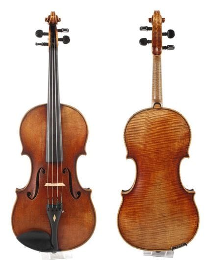 Violon dans son étui
étiqueté « Michael Strobl Ber
