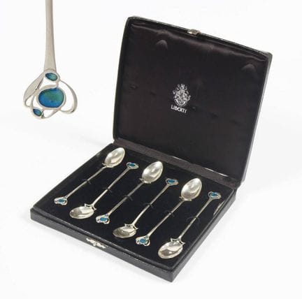 Lot de 6 cuillères à dessert Art nouveau dans un é