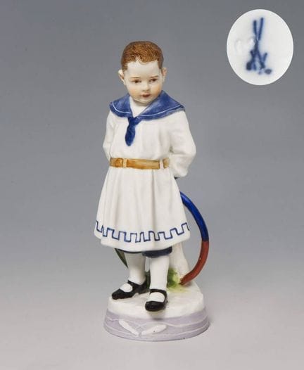 Meissen, figurine Art nouveau « Garçon avec cercea