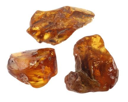 Trois ambres bruts
d'âge indéterminé, trois segmen