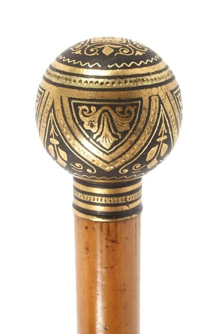 Élégante canne
vers 1920, pommeau sphérique en fer