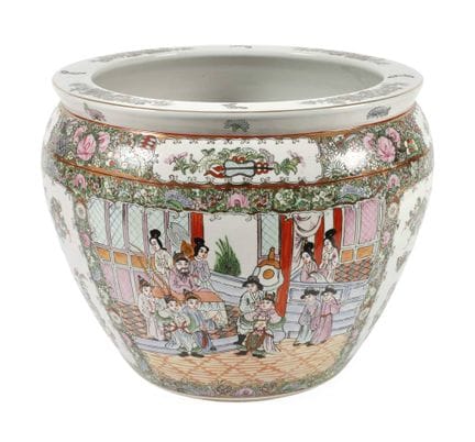 Fishtank Famille rose
China, mid-20th century, wit