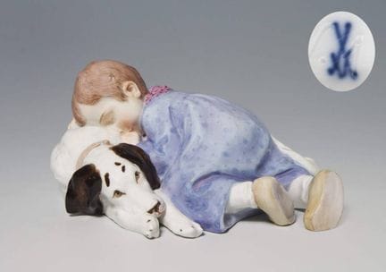 Meissen, figurine Art nouveau « Enfant allongé sur