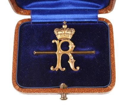Broche de cadeau en or d'un comte
vers 1900, or 75