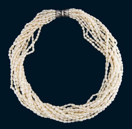 Collier de perles

Fermoir en argent 835, collier 