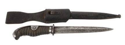 由炮兵军刀改制的壕沟匕首
M 1848型，改制为壕沟匕首，菱形刀身，护手杆修剪成椭圆形，护手环已去除