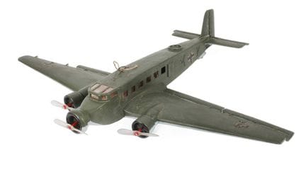 Maquette d'avion « Tante Ju »
vers 1940, bois pein