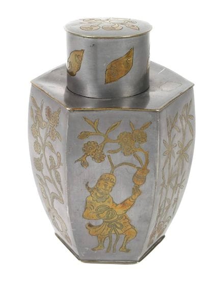 Chinese tea caddy
20th century, marked on the base