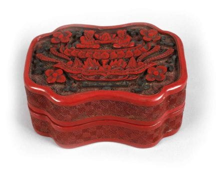 Small lacquer box 
China, 19th century, curved bod
