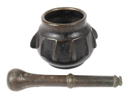 Mortier avec pilon 
XVIe siècle, non signé, bronze