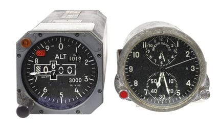 Horloge de bord russe et altimètre américain
2e mo